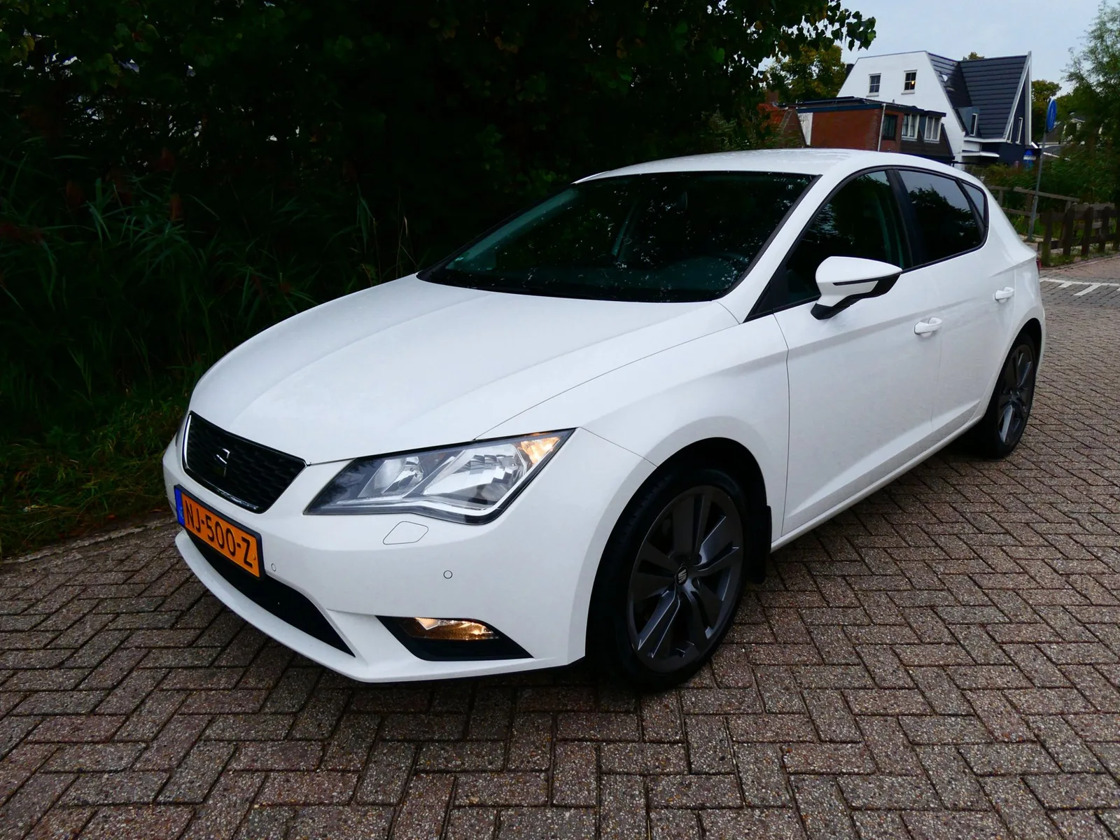 SEAT Leon (2015) — foto 1