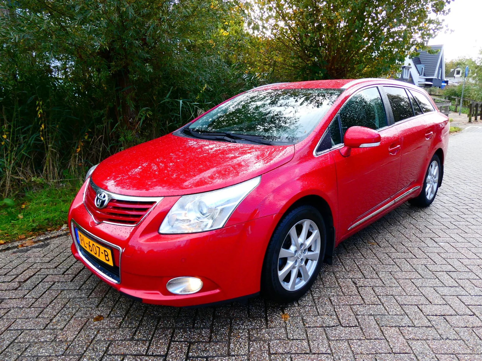 Toyota Avensis (2010) — foto 1