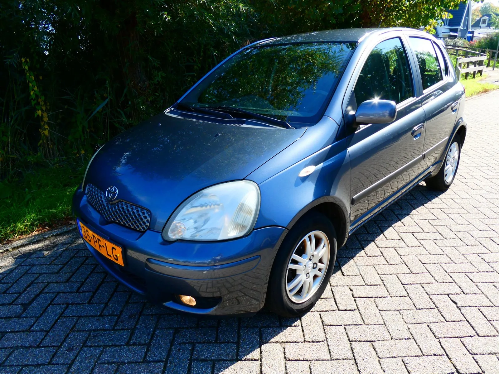 Toyota Yaris (2004) — foto 1
