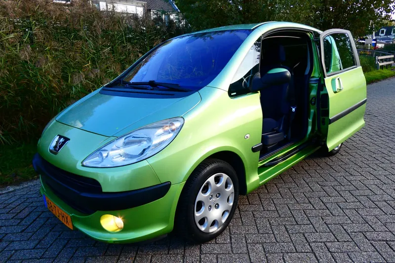Peugeot 1007 (2006)
