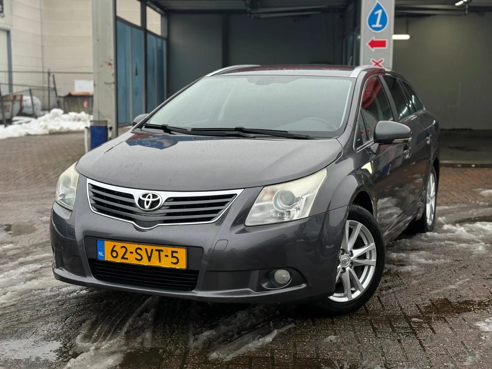 Toyota Avensis (2012) — foto 1