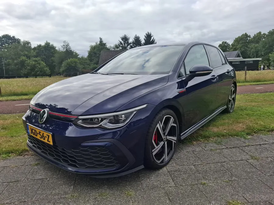 Volkswagen Golf (2020) — foto 1