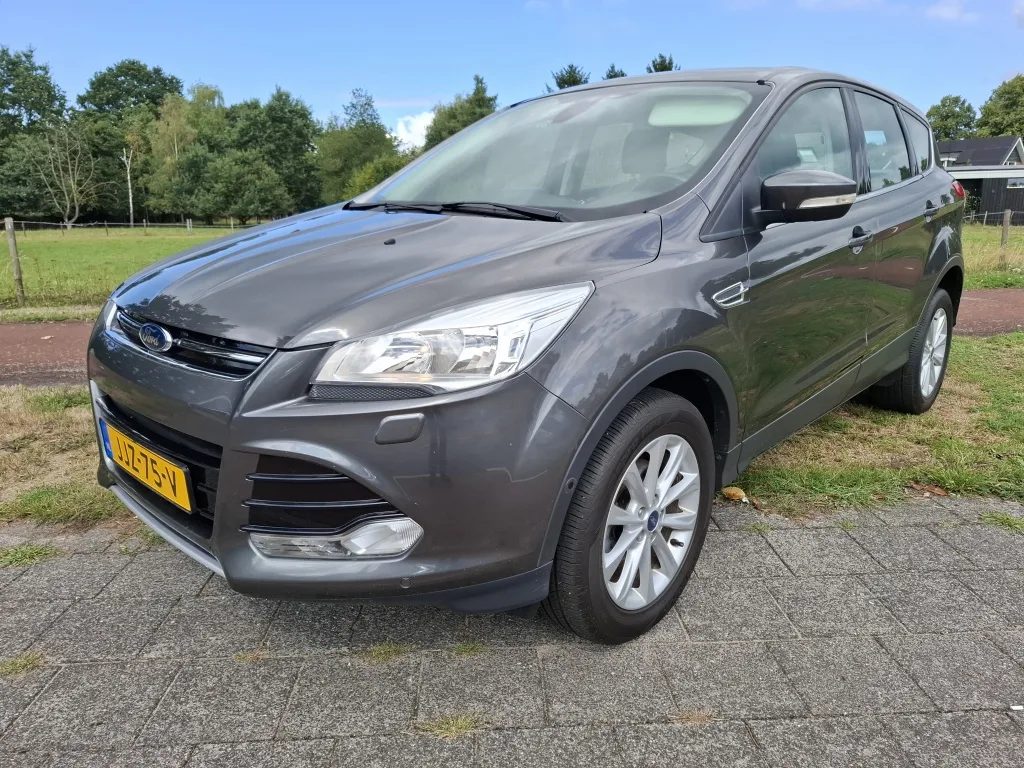Ford Kuga (2014) — foto 1