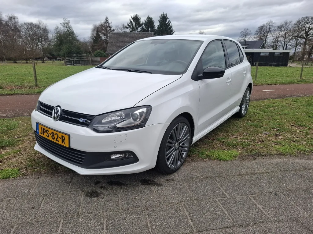 Volkswagen Polo (2014) — foto 1