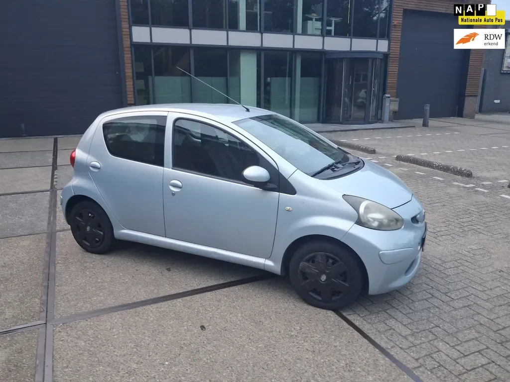 Toyota Aygo (2005) — foto 1