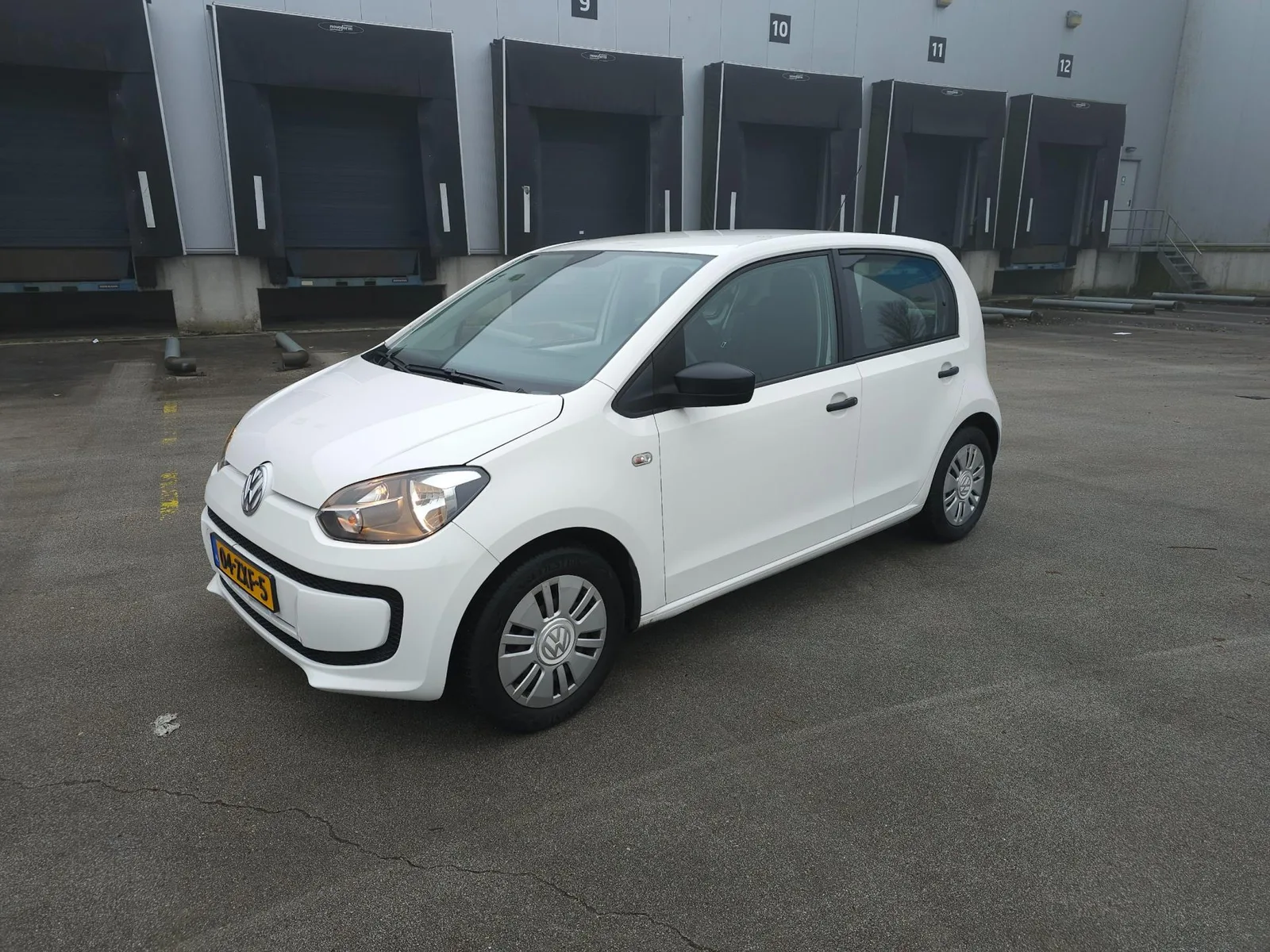 Volkswagen Up! (2013) — foto 1