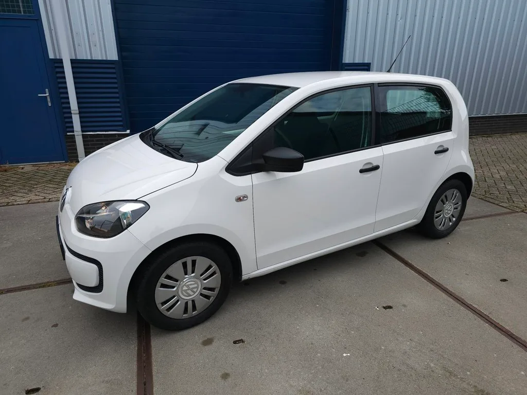 Volkswagen Up! (2013) — foto 1