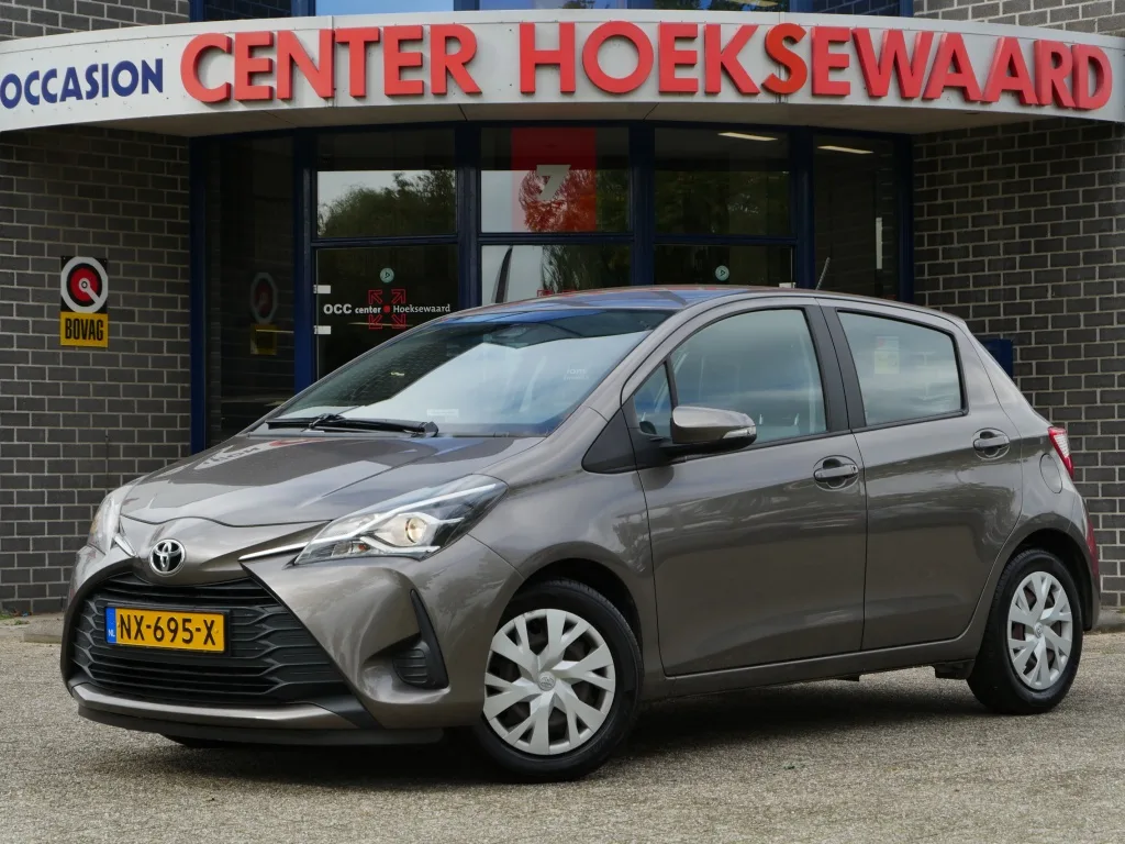 Toyota Yaris (2017) — foto 1