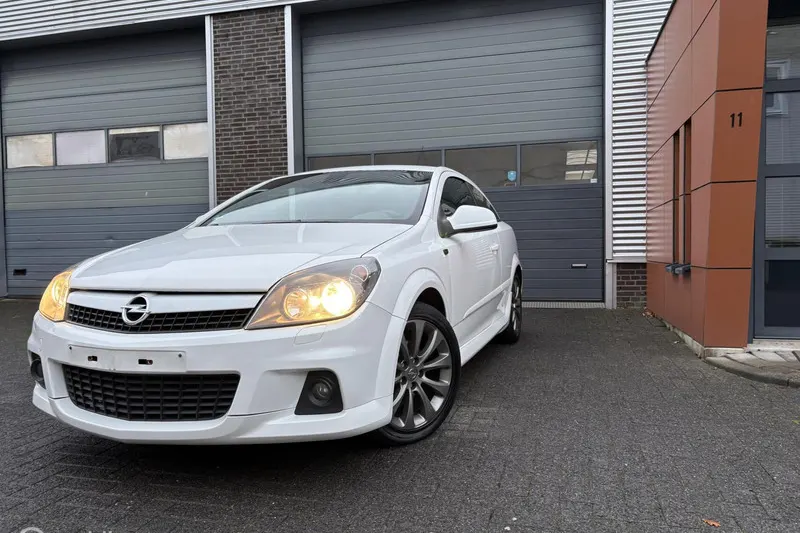 Opel Astra (2010)