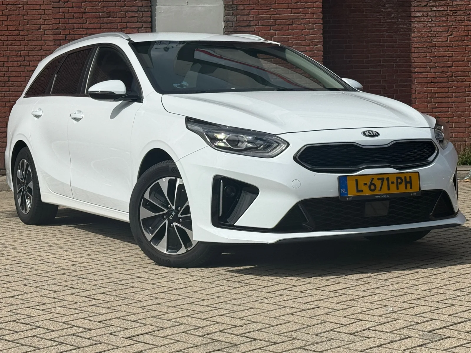 Kia Ceed Sportswagon (2021) — foto 1