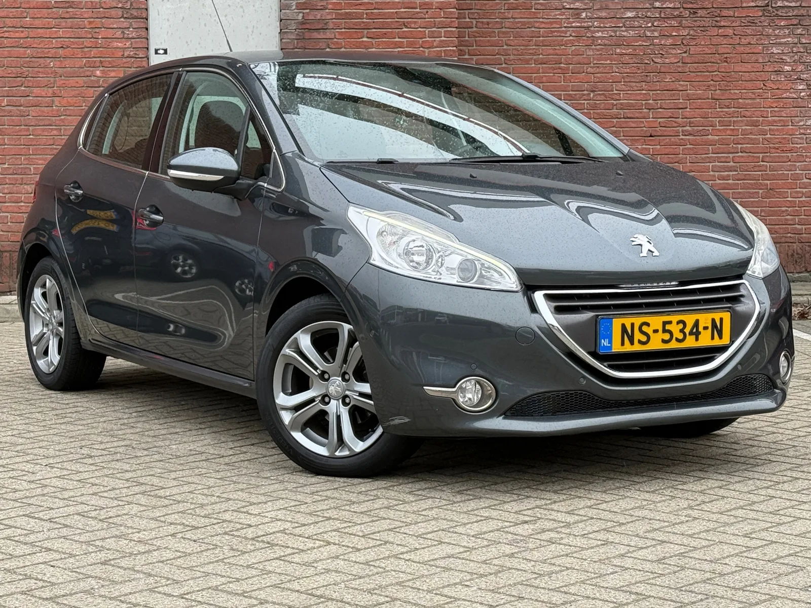 Peugeot 208 (2013) — foto 1
