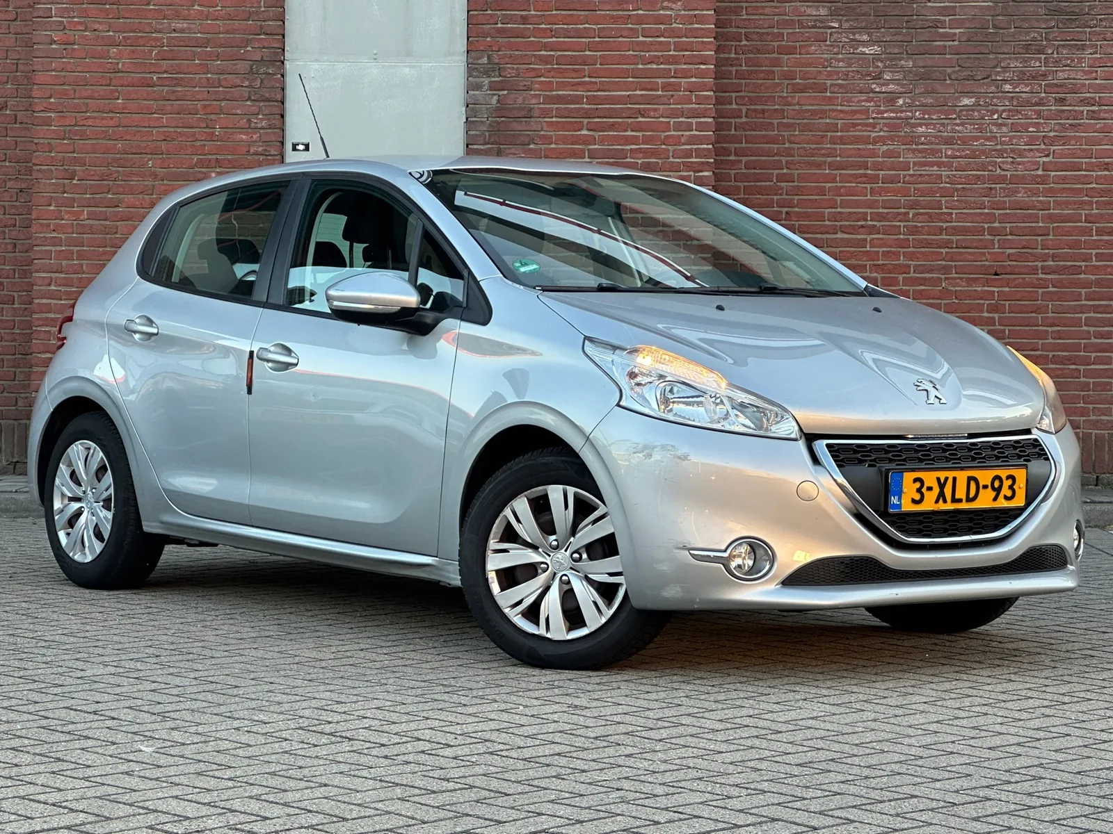 Peugeot 208 (2014) — foto 1