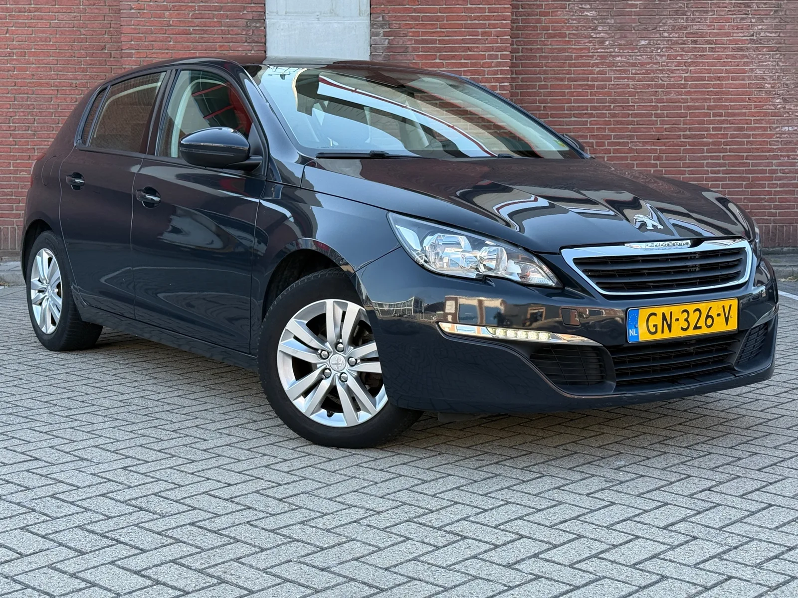 Peugeot 308 (2015) — foto 1