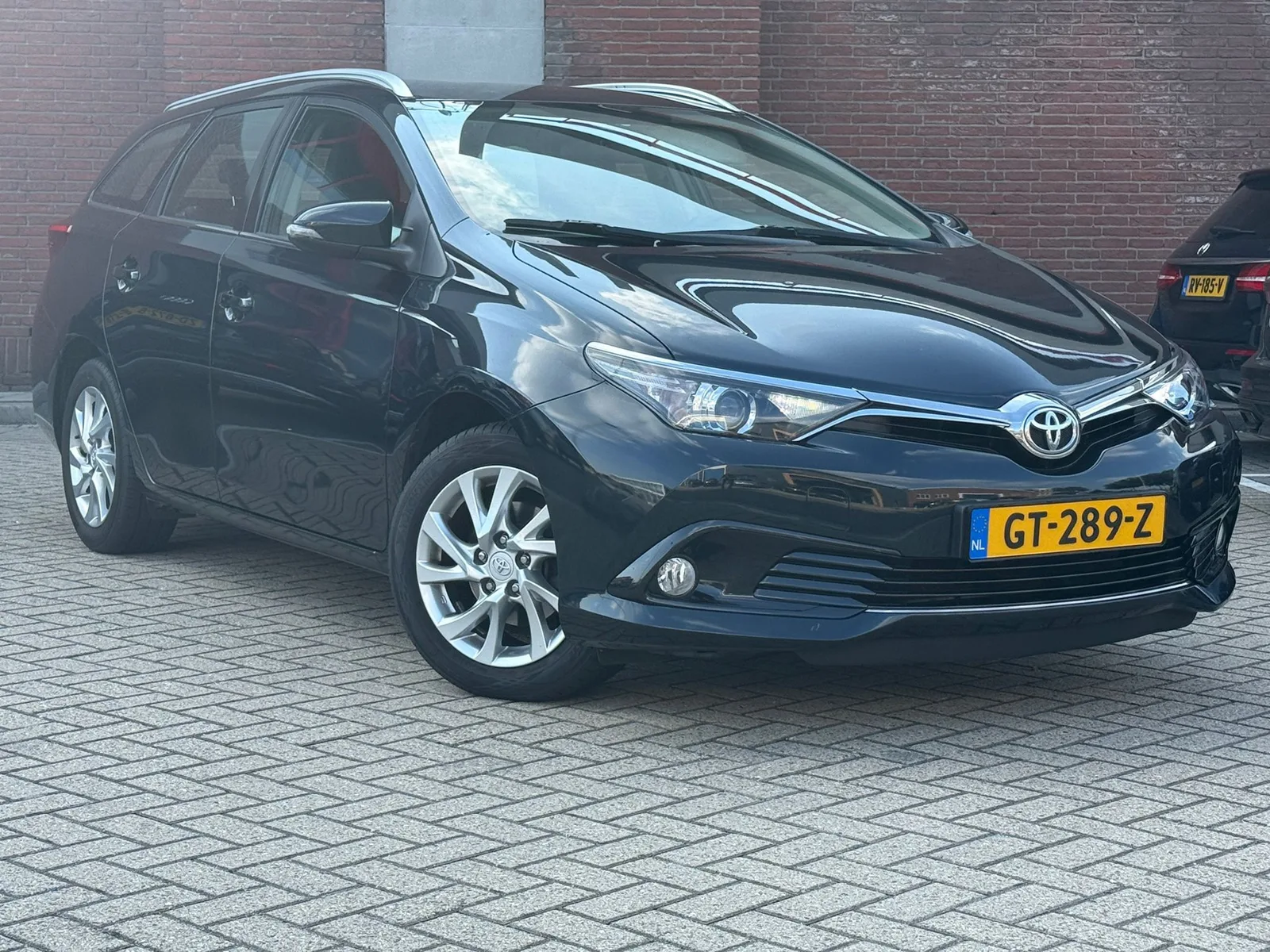 Toyota Auris (2015) — foto 1