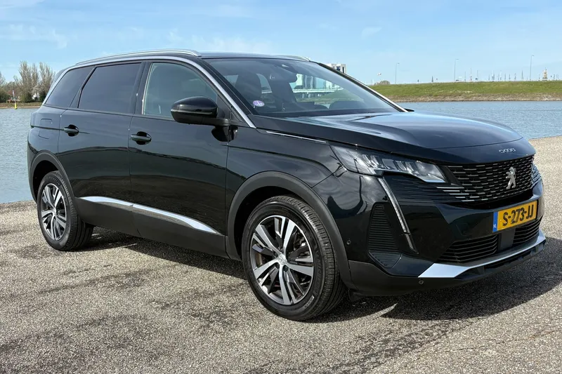 Peugeot 5008 (2023)