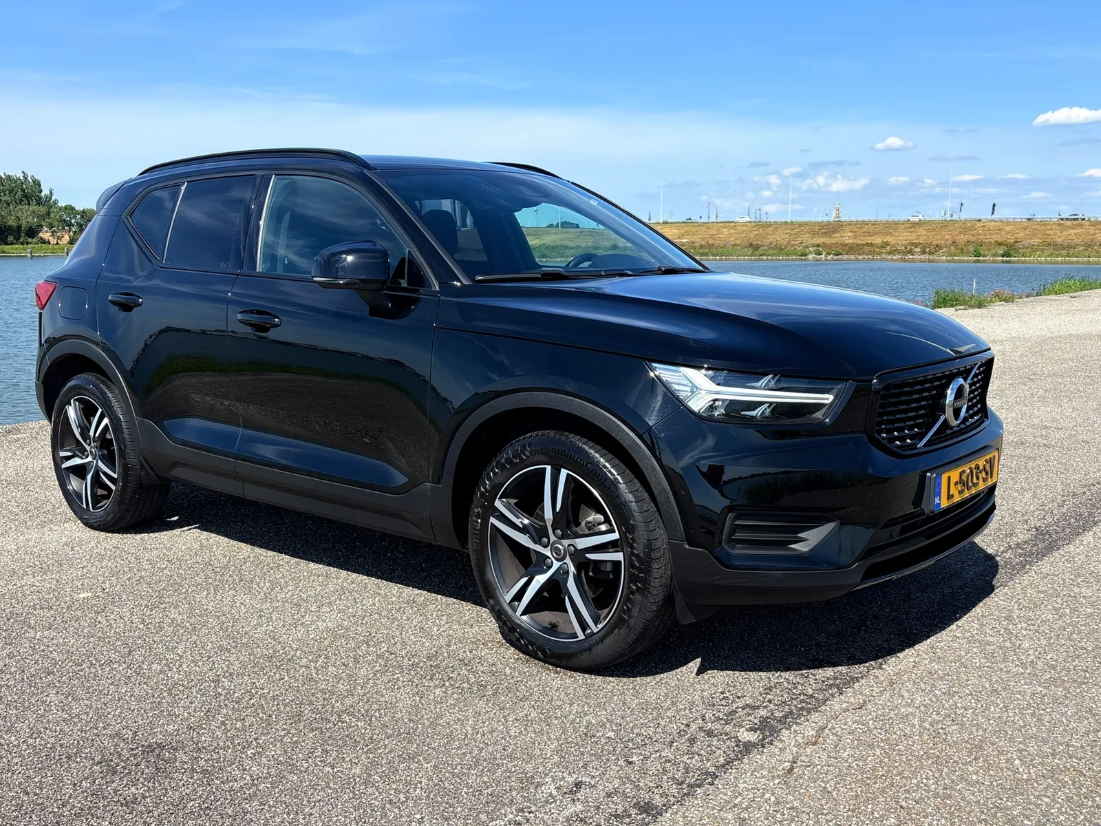 Volvo XC40 (2021) — foto 1