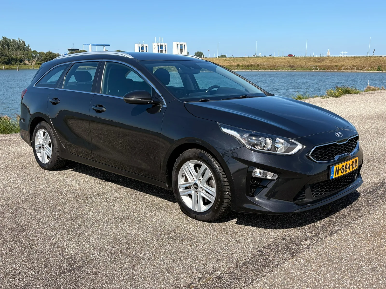 Kia Ceed Sportswagon (2021) — foto 1