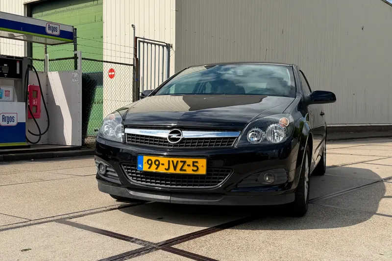 Opel Astra GTC (2009)