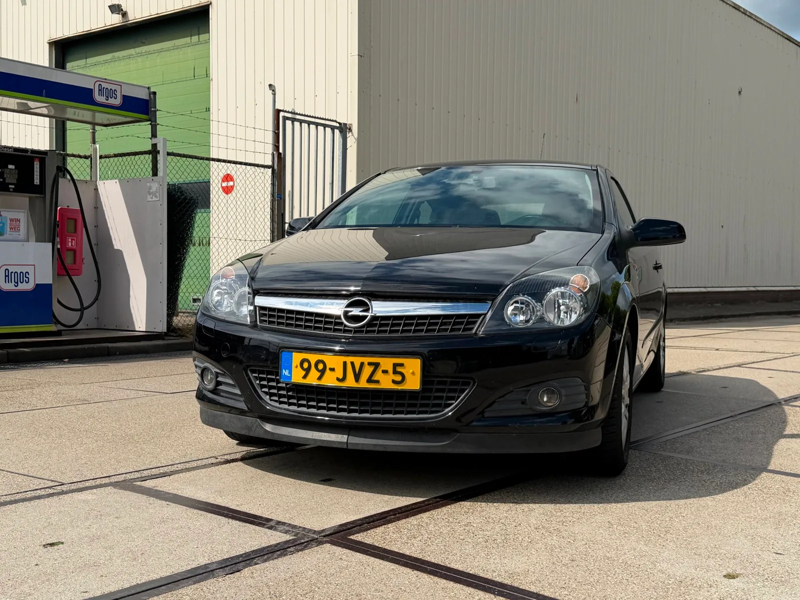Opel Astra GTC (2009) — foto 1