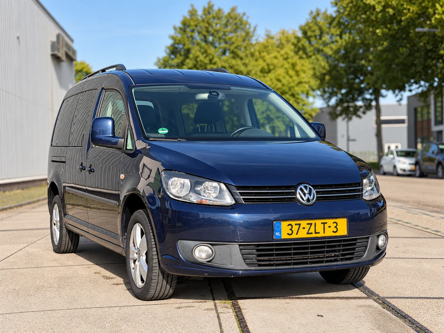 Volkswagen Caddy (2013) — foto 1