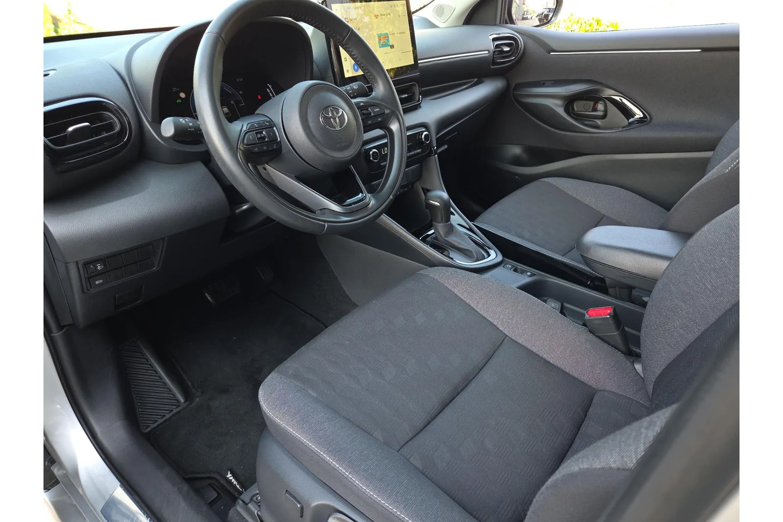 Toyota Yaris (2024) — foto 1