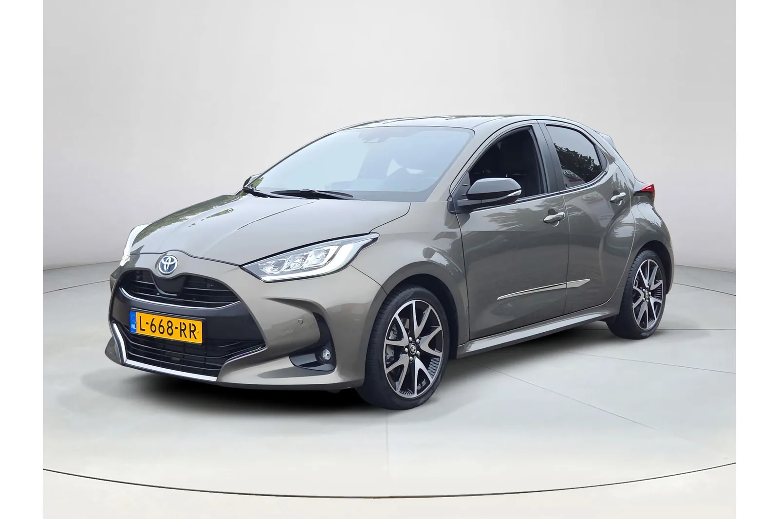 Toyota Yaris (2021) — foto 1