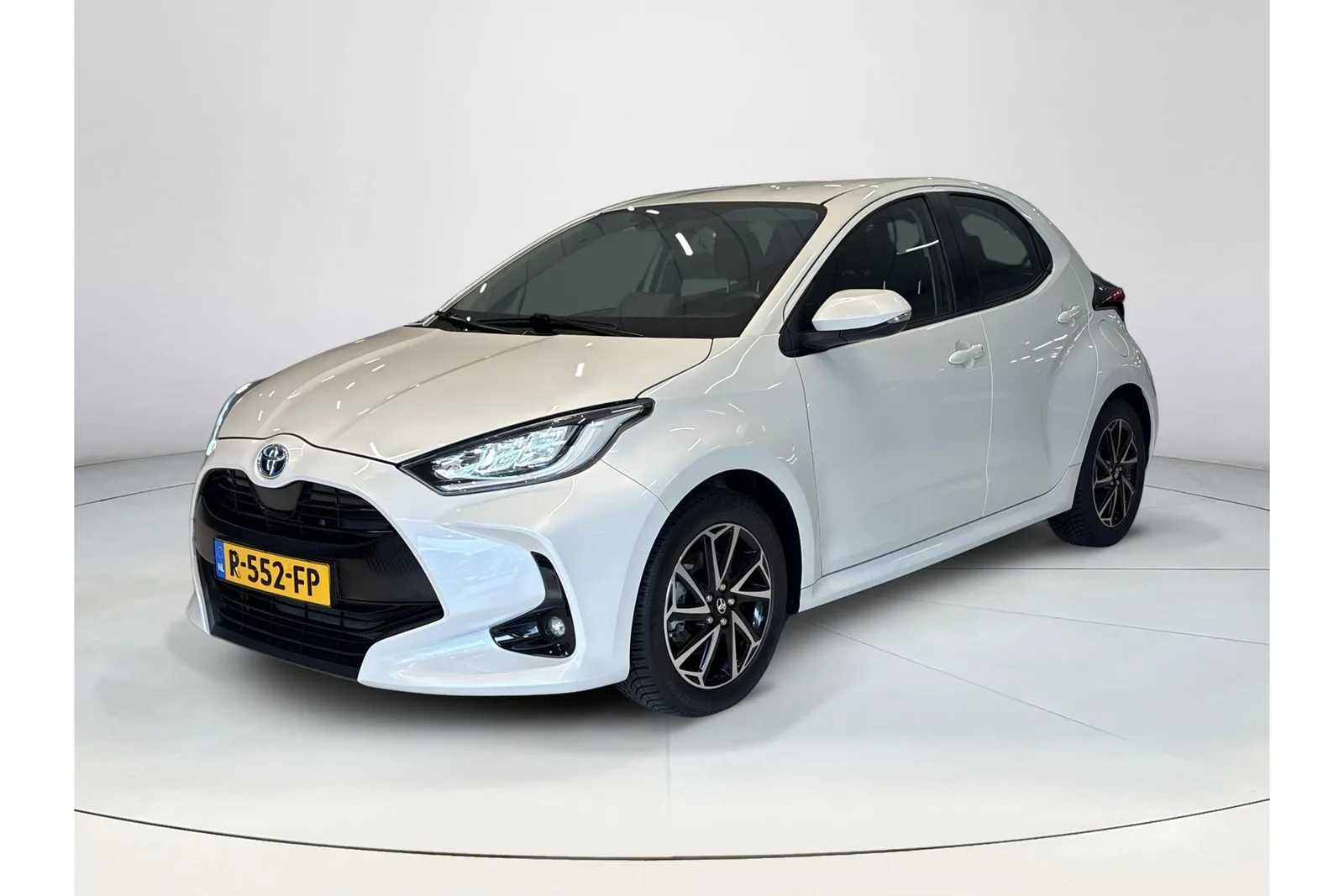 Toyota Yaris (2022) — foto 1