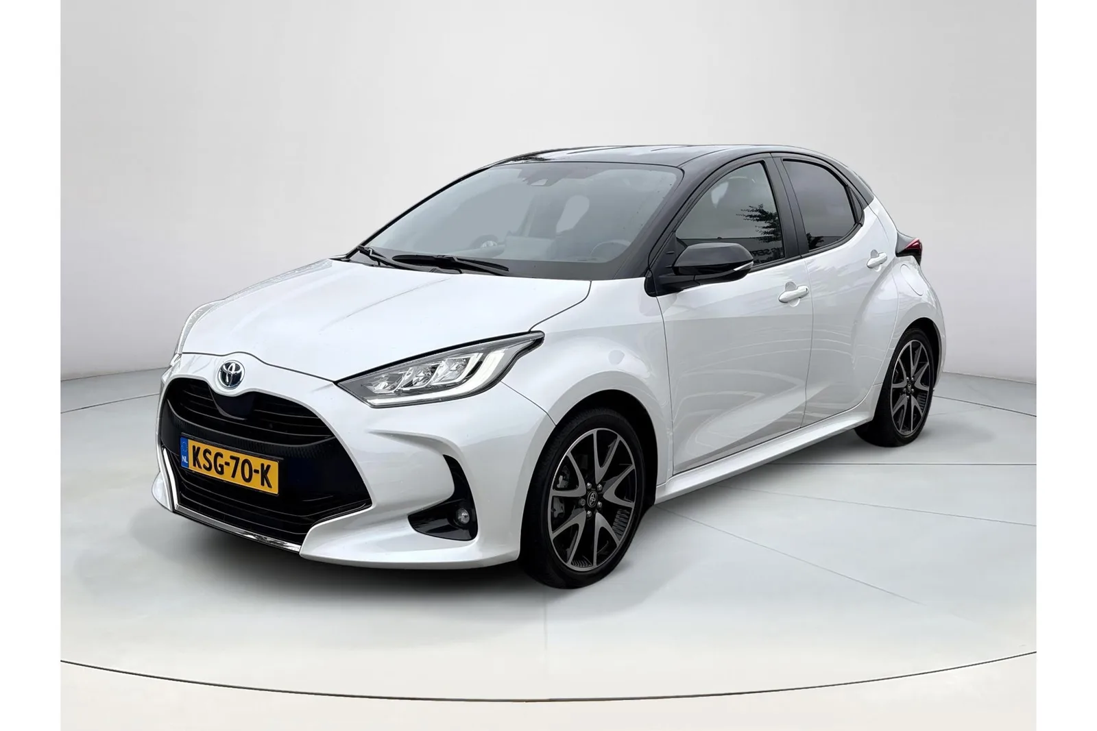Toyota Yaris (2022) — foto 1