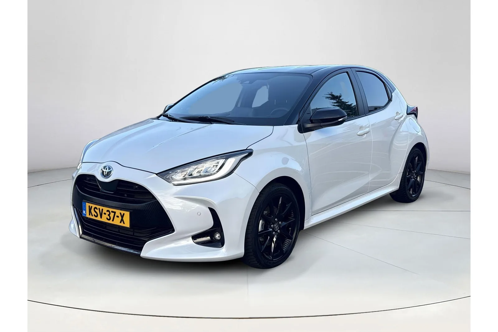 Toyota Yaris (2023) — foto 1