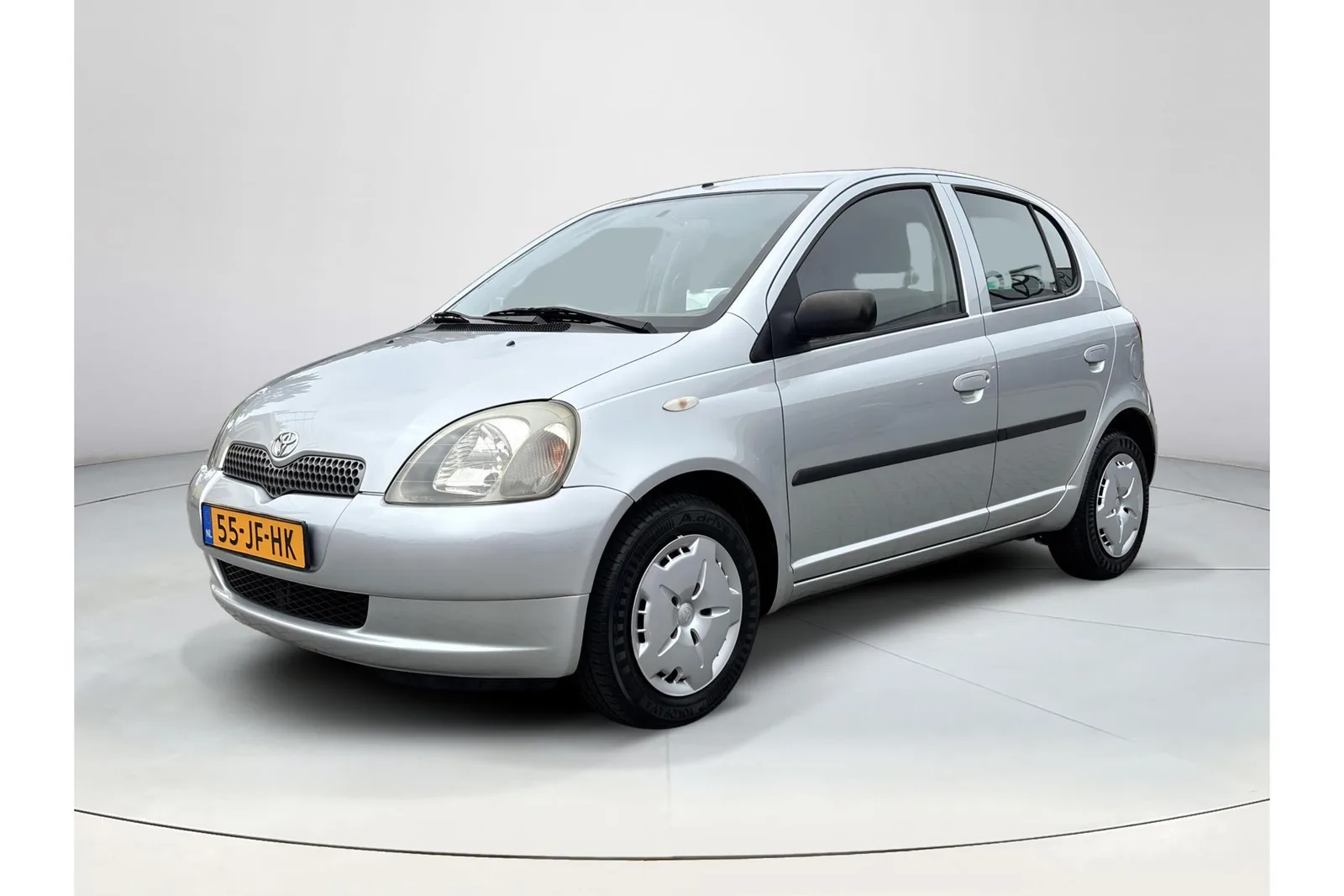 Toyota Yaris (2002) — foto 1