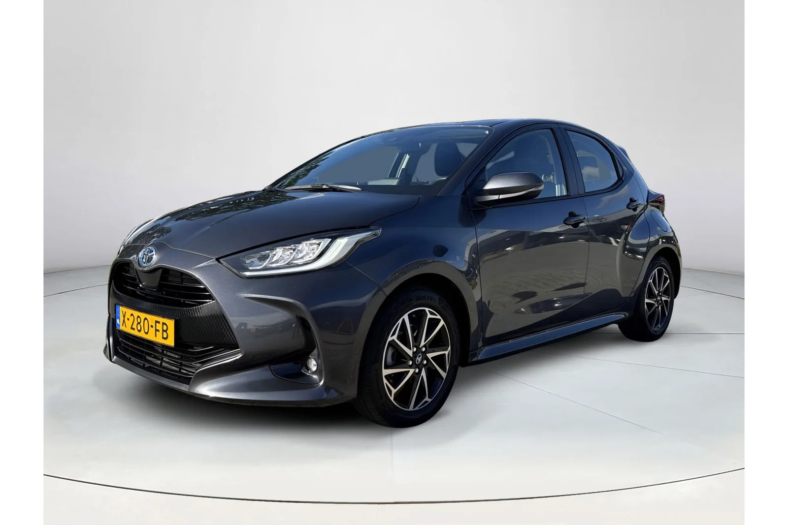 Toyota Yaris (2023) — foto 1