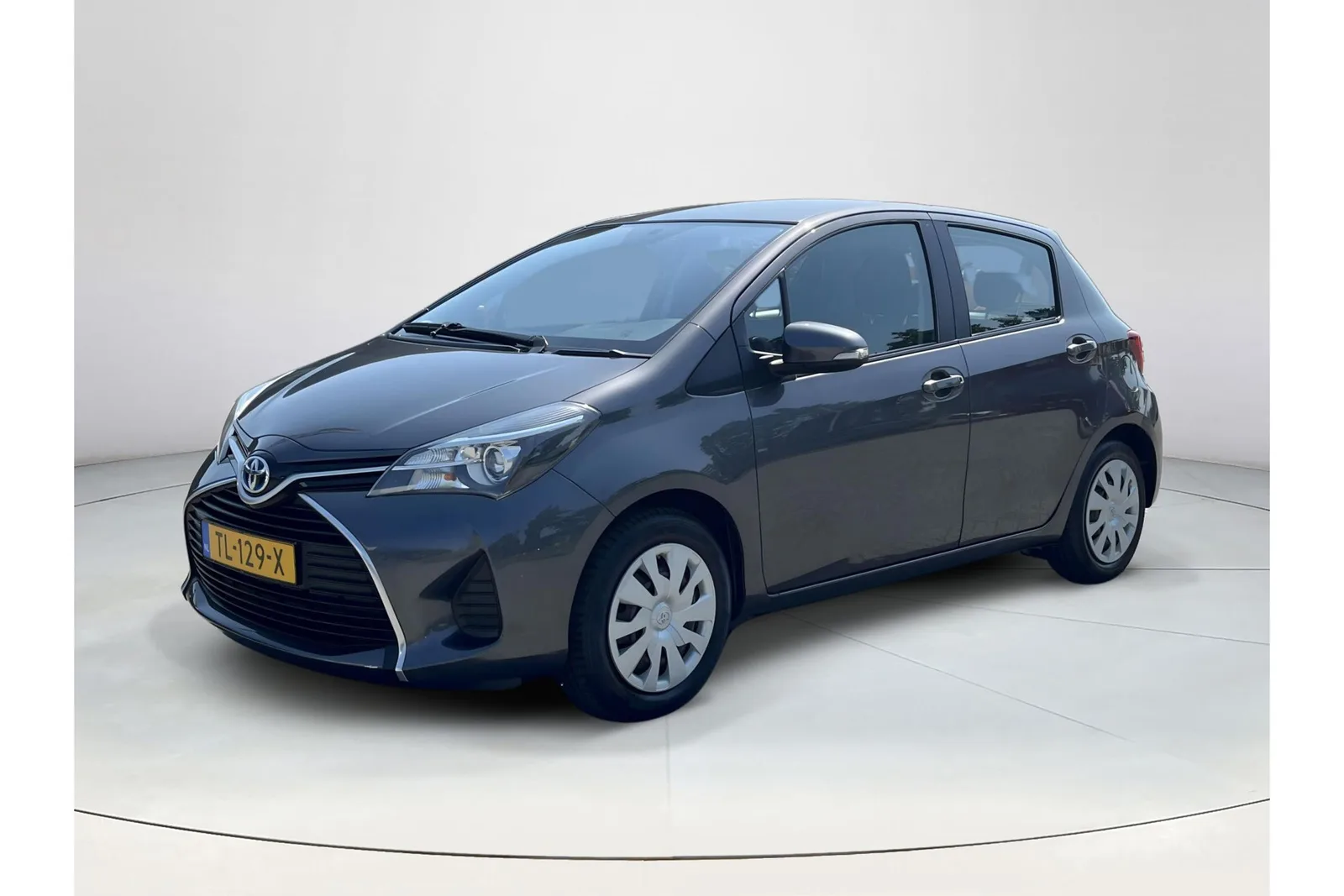Toyota Yaris (2017) — foto 1