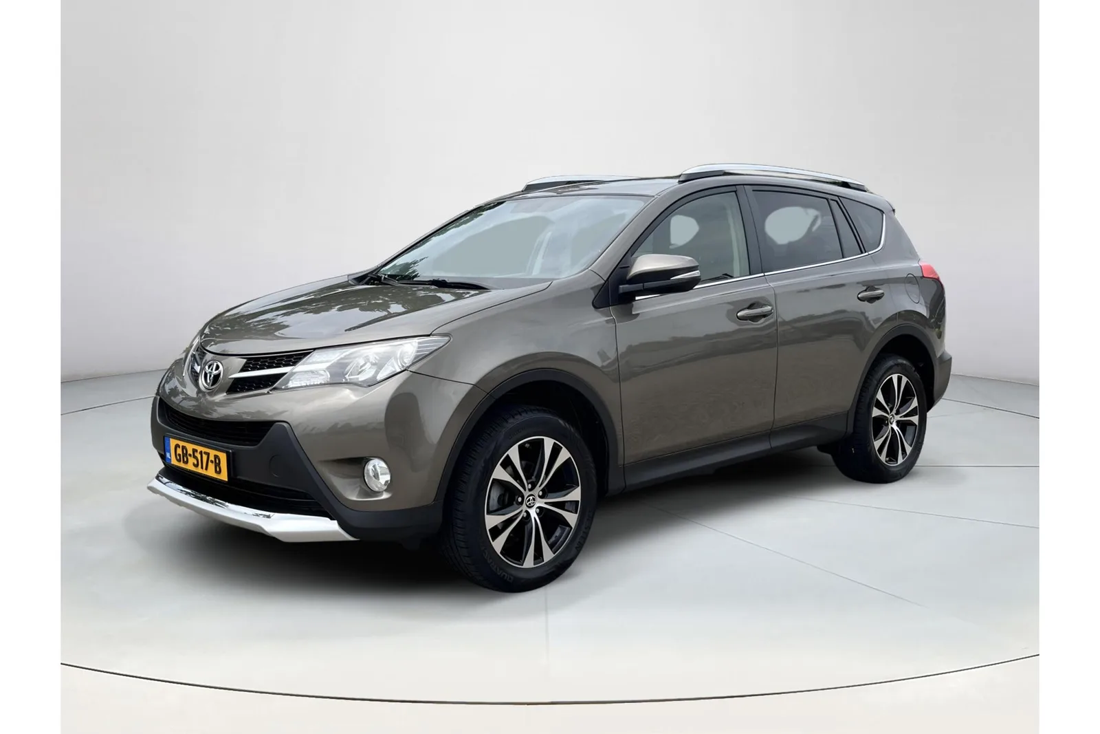 Toyota RAV4 (2015) — foto 1