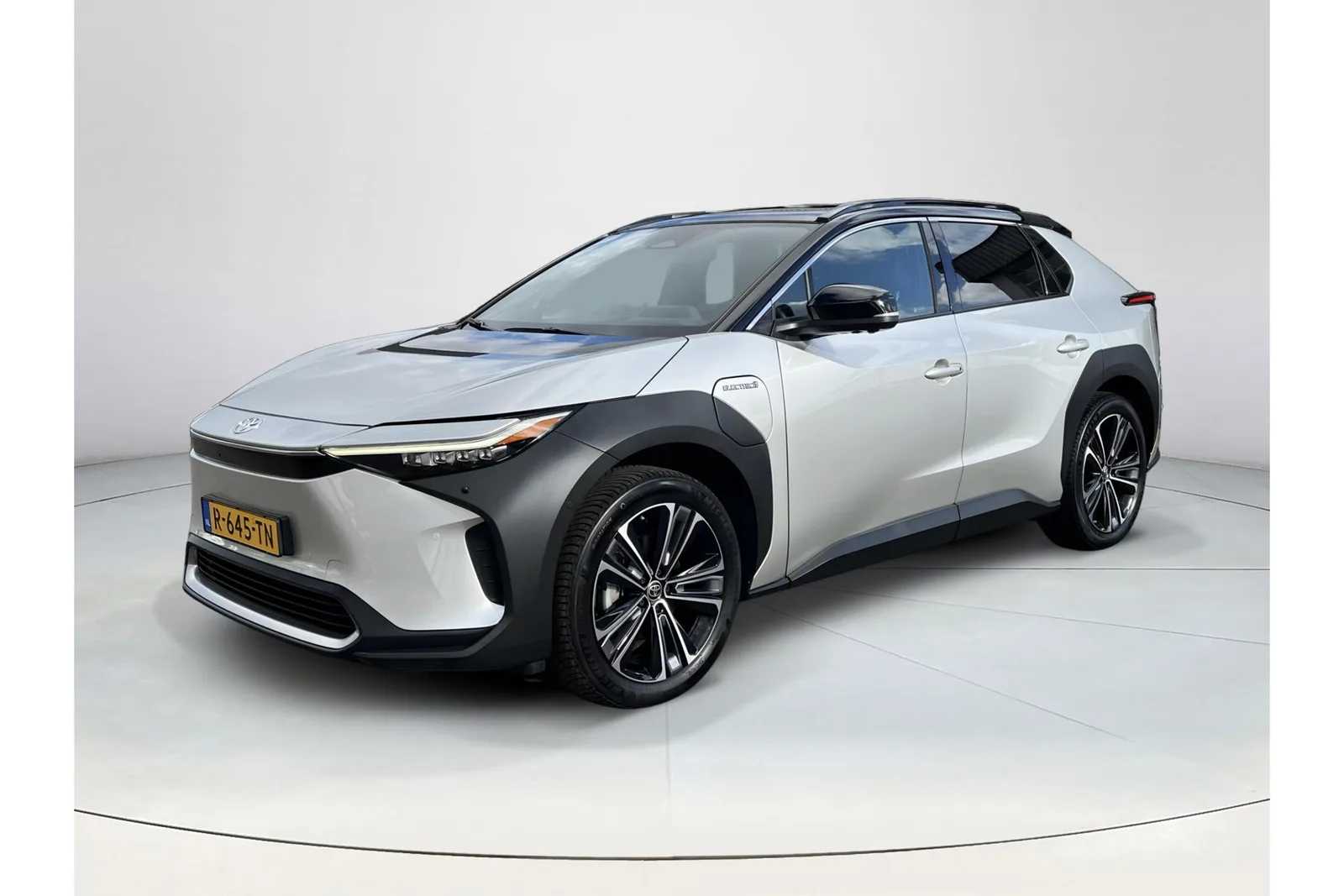Toyota bZ4X (2022) — foto 1