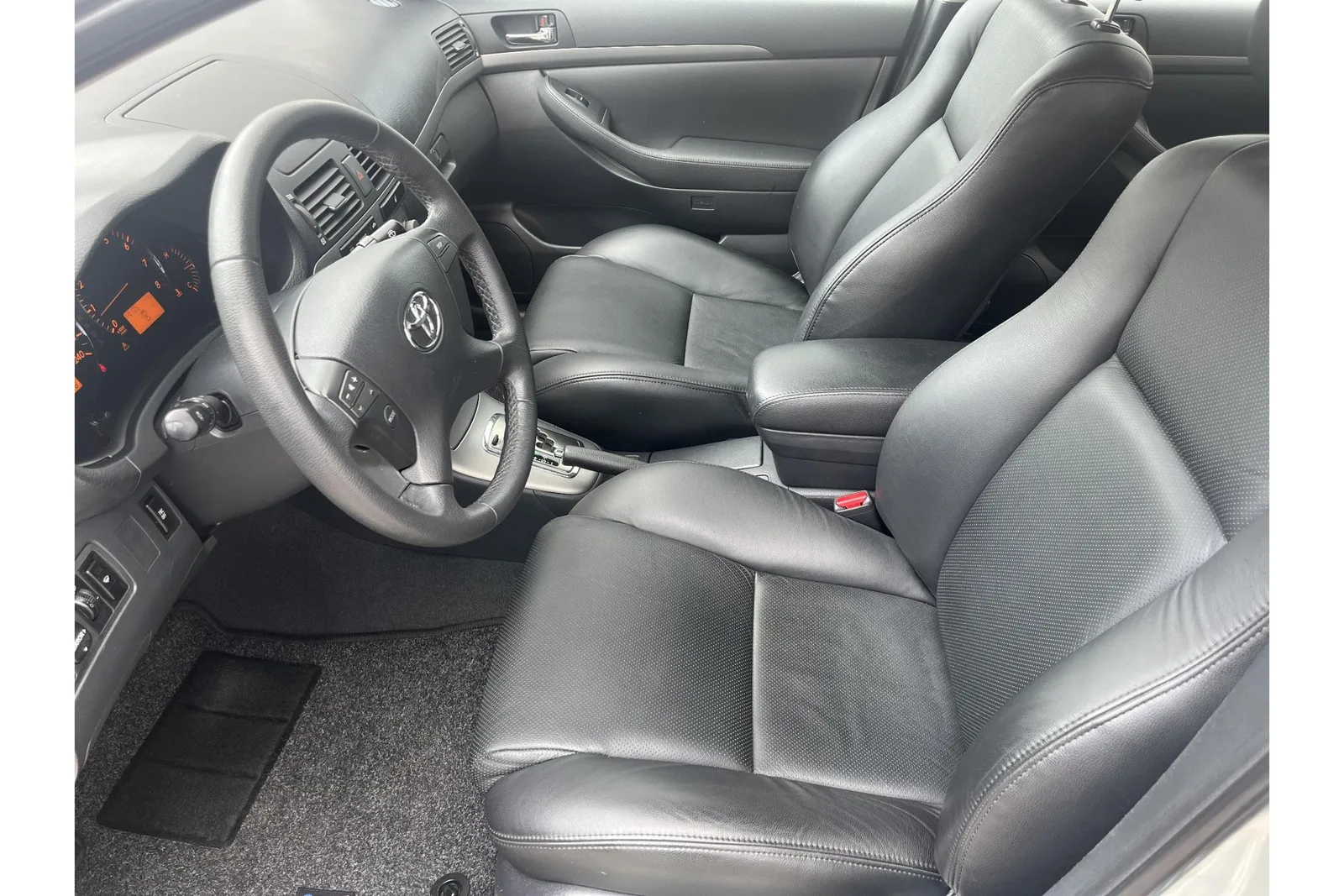 Toyota Avensis (2006) — foto 1