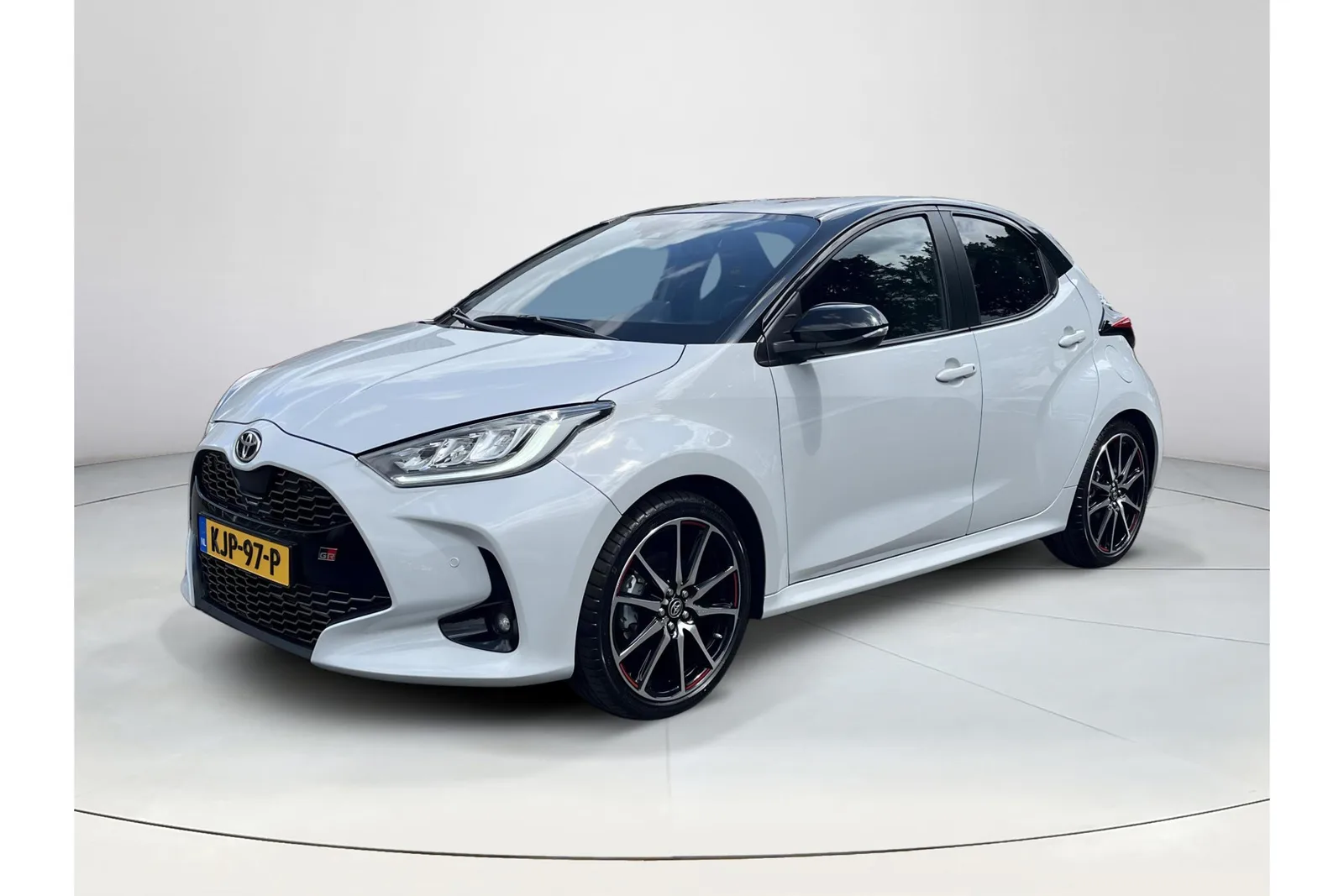 Toyota Yaris (2023) — foto 1