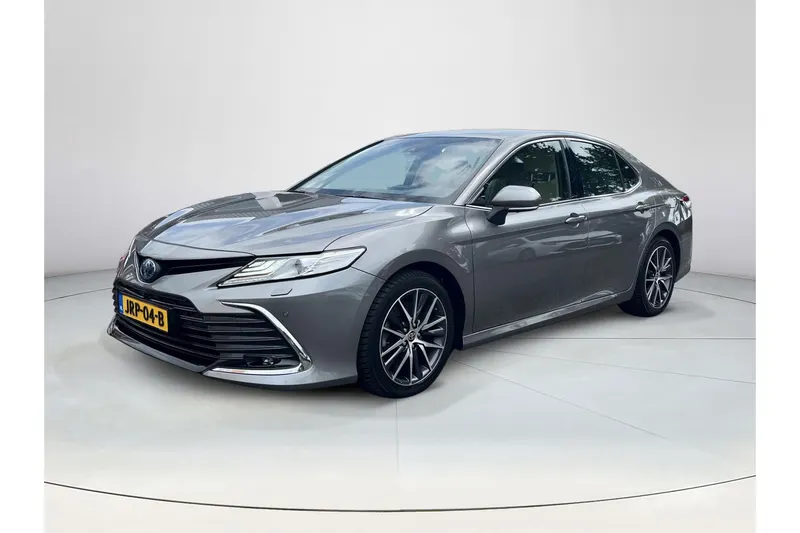 Toyota Camry (2022)