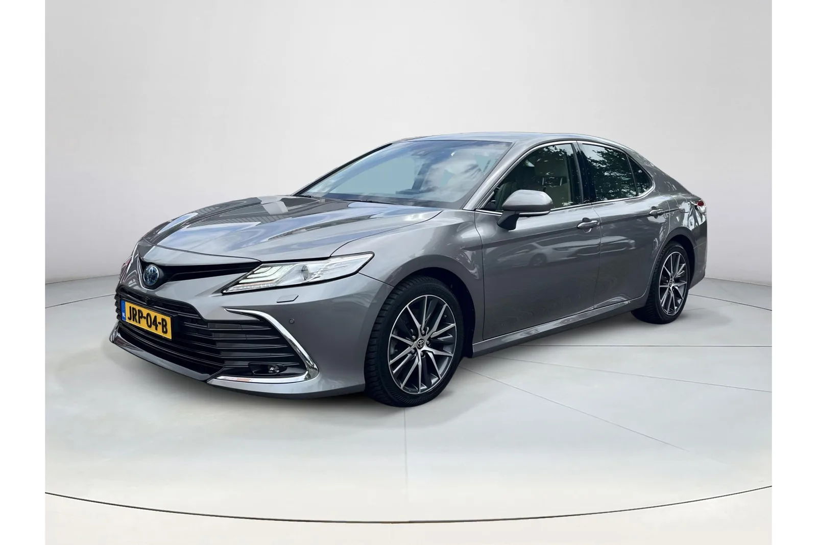 Toyota Camry (2022) — foto 1