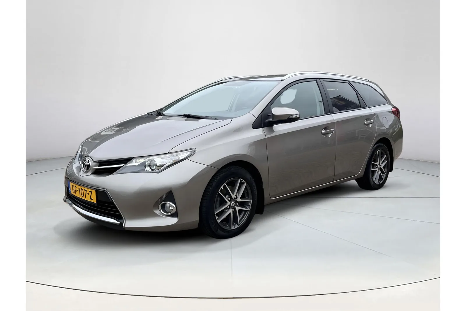 Toyota Auris (2015) — foto 1
