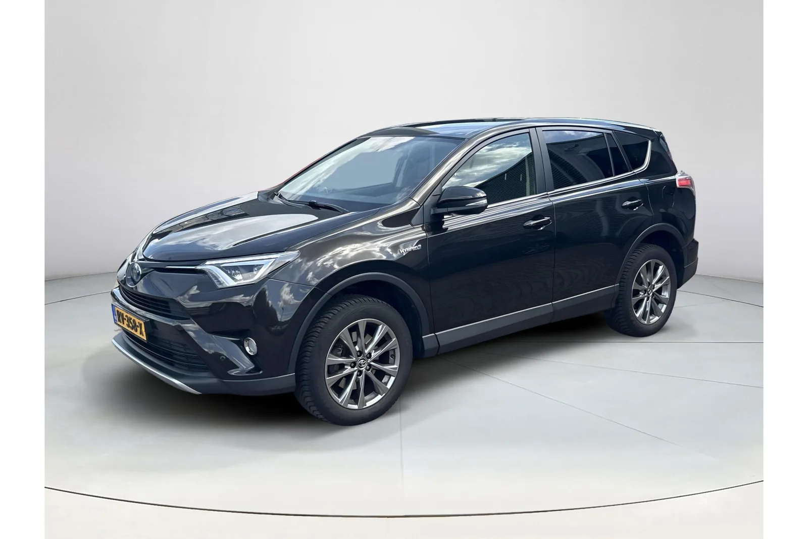 Toyota RAV4 (2016) — foto 1