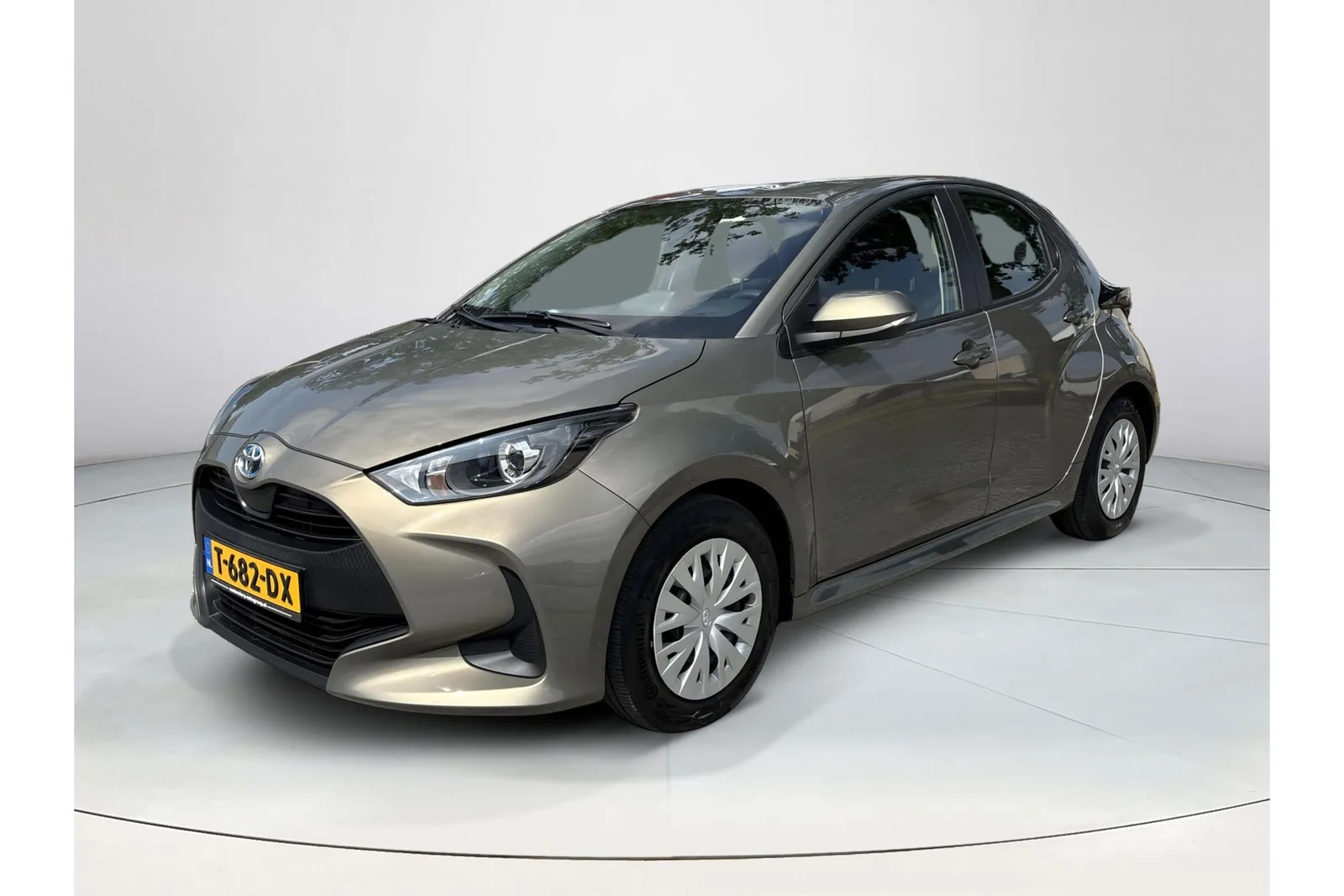 Toyota Yaris (2023) — foto 1