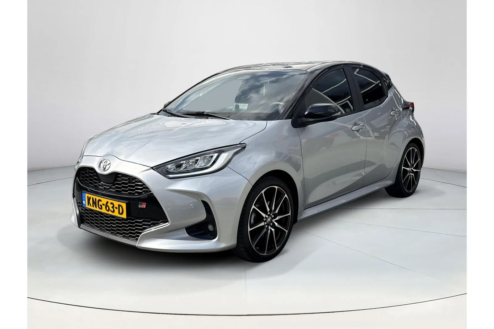 Toyota Yaris (2024) — foto 1