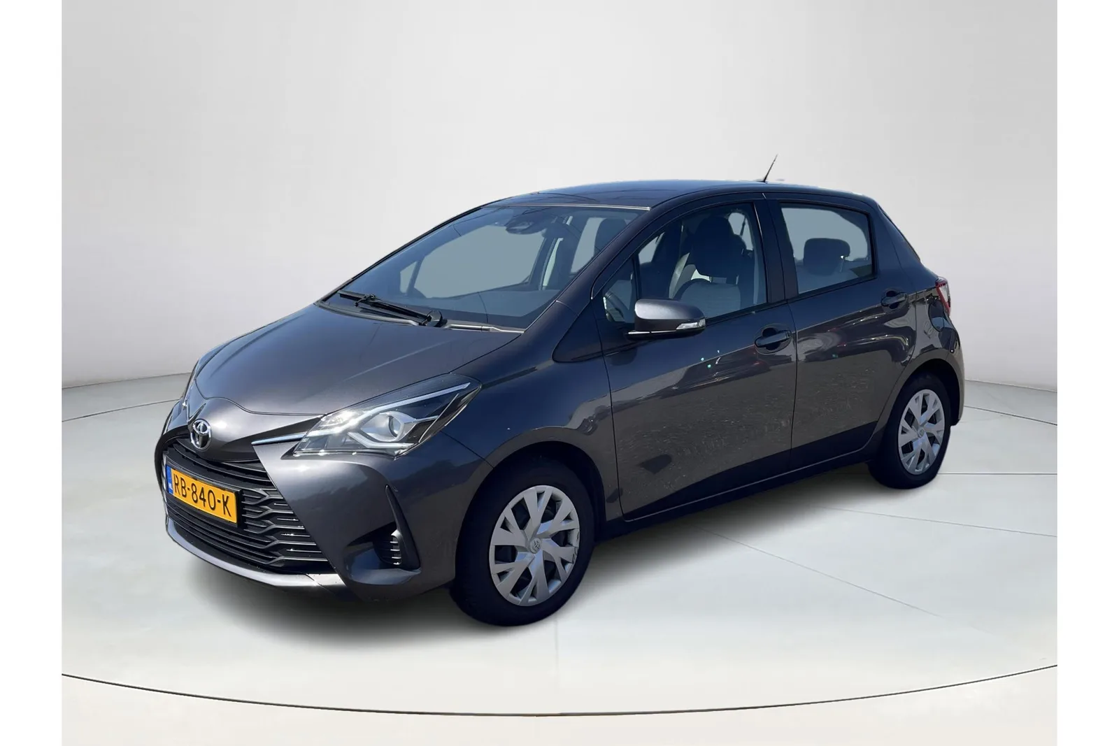 Toyota Yaris (2017) — foto 1