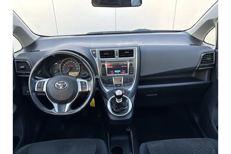 Toyota Verso-S (2012)