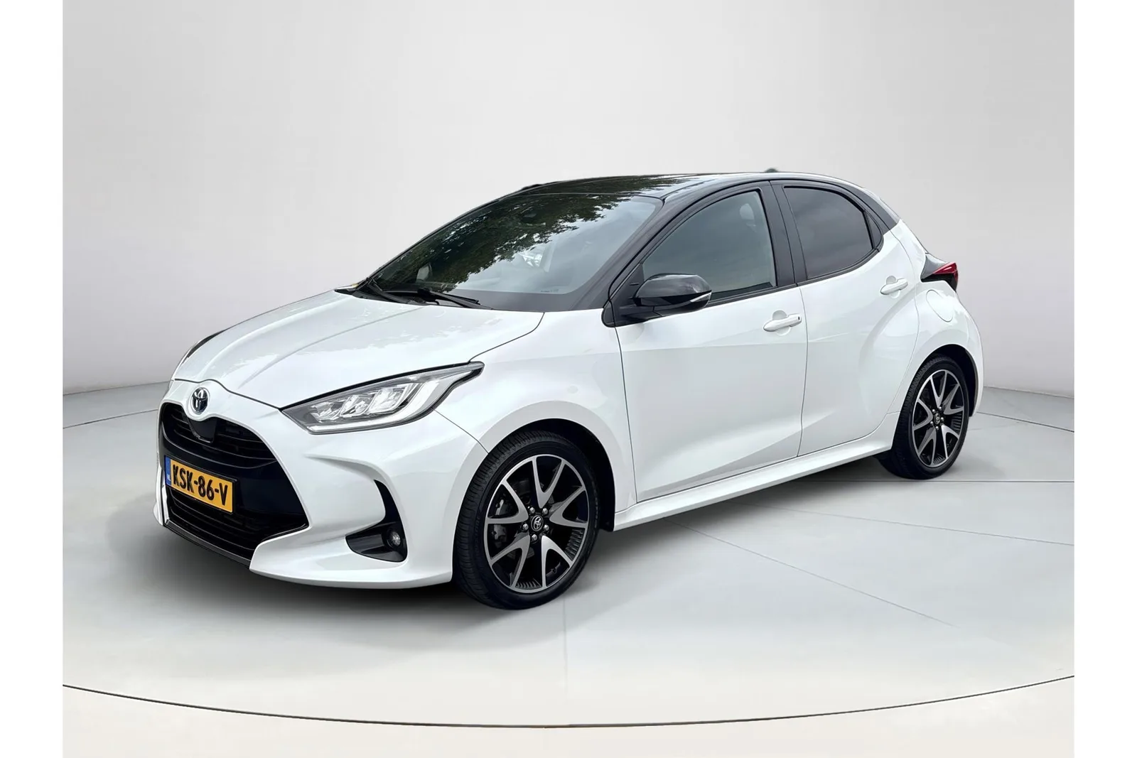 Toyota Yaris (2022) — foto 1