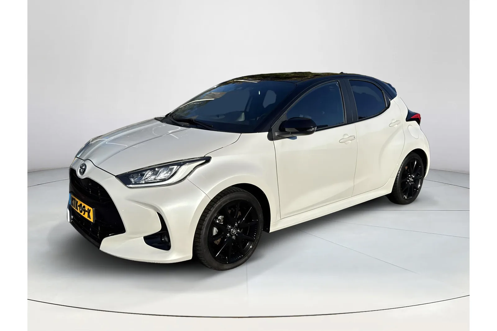 Toyota Yaris (2022) — foto 1