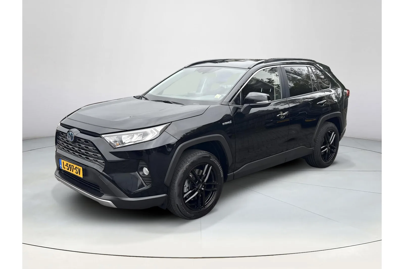 Toyota RAV4 (2021) — foto 1