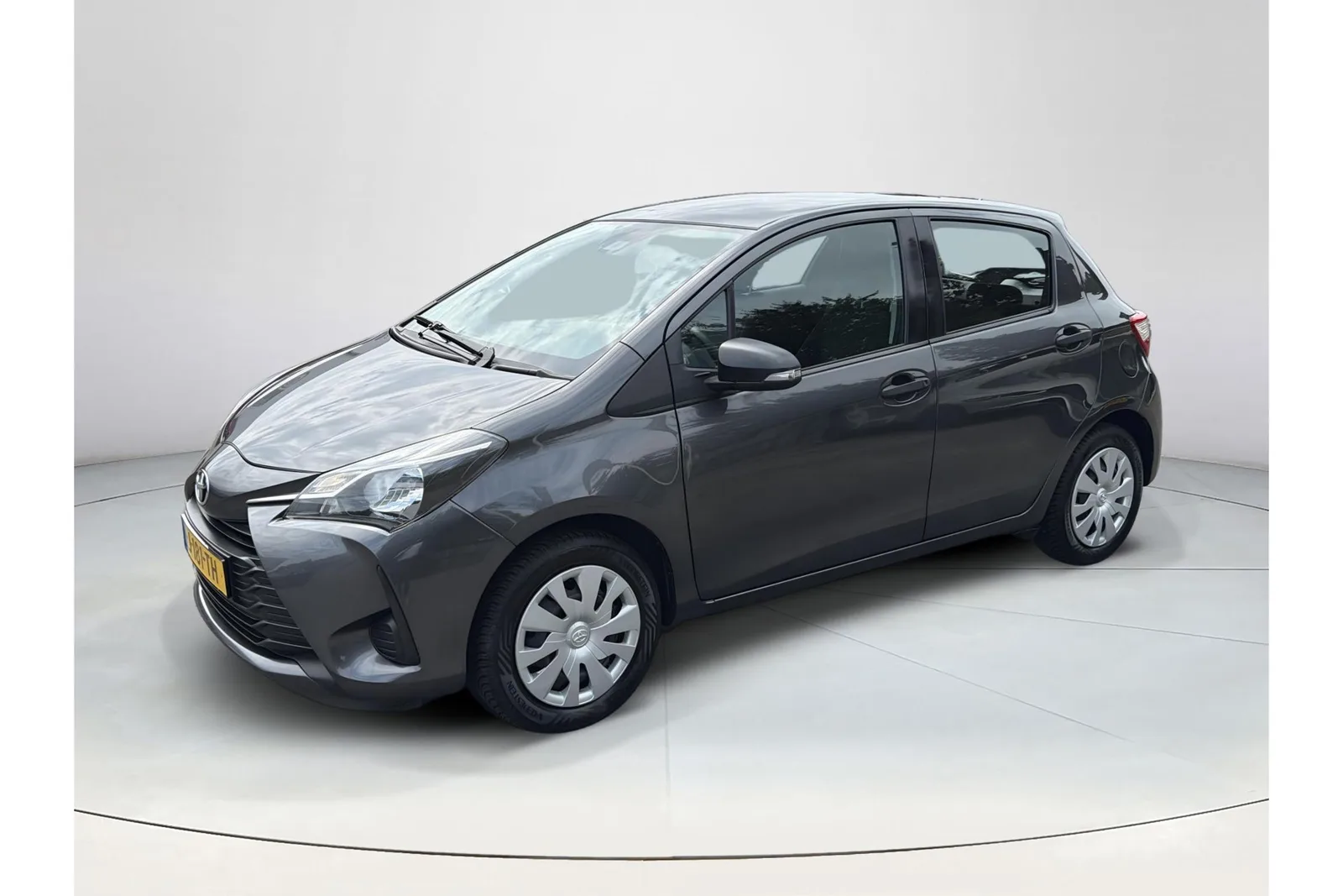 Toyota Yaris (2020) — foto 1