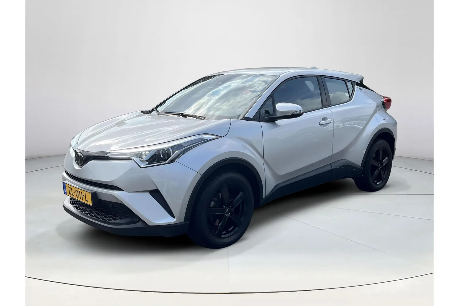 Toyota C-HR (2019) — foto 1