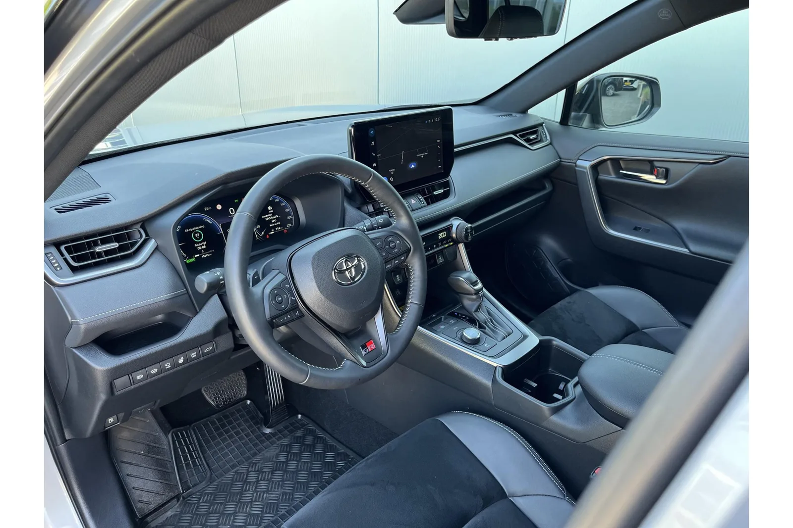 Toyota RAV4 (2024) — foto 1